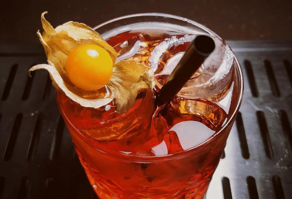 Barone cocktail and food